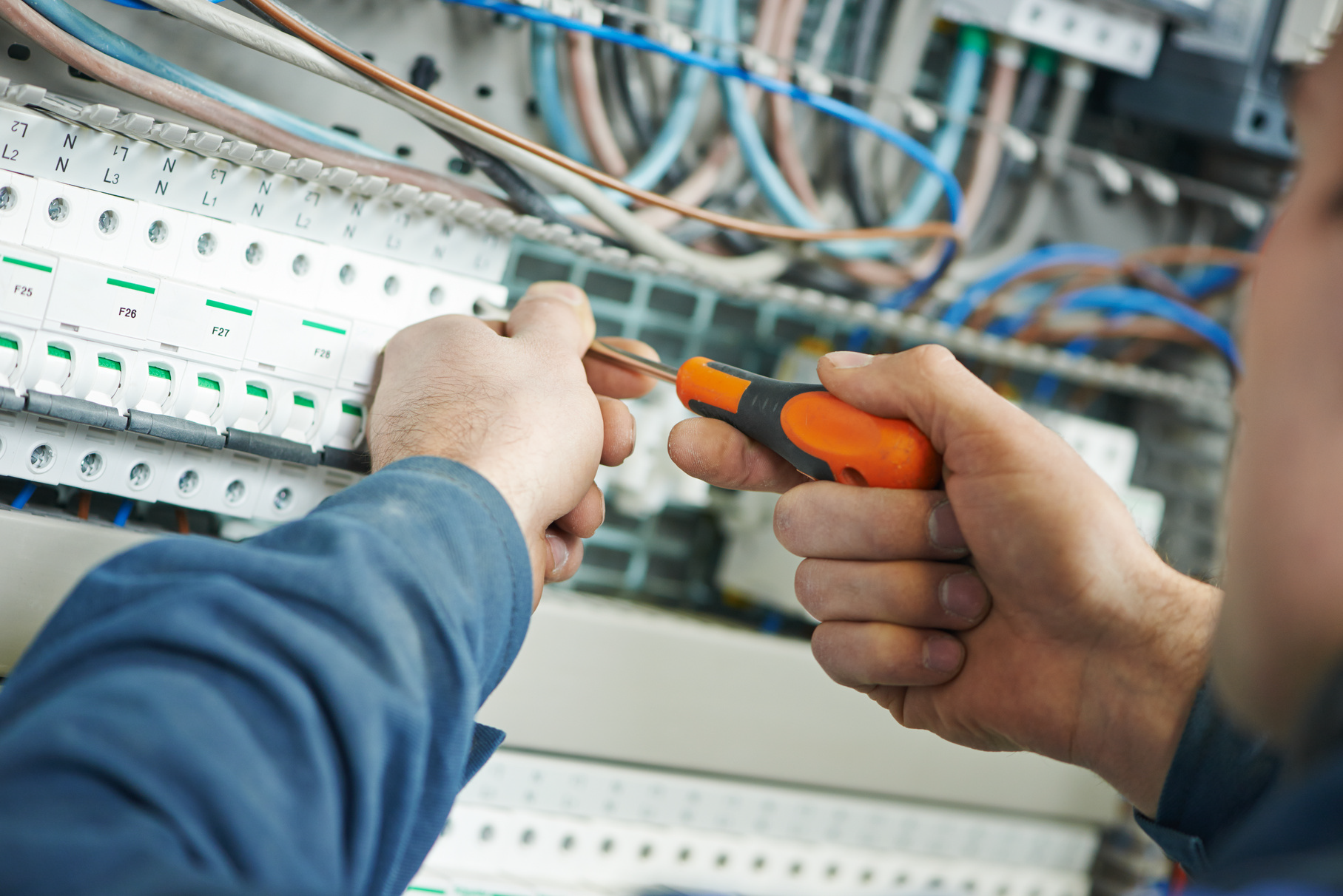 CCP (Certificat de Compétences Professionnelles) 2 TP AMB - Assurer la maintenance courante de l’installation et des équipements électriques d’un bâtiment